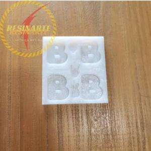 Letra B X 4 Unidades Con 3 Minidijes Centrales